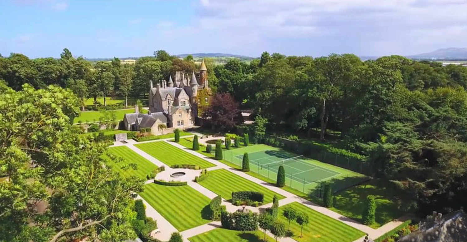 An aerial photo of Carlowrie Castle surrounded by greenery.