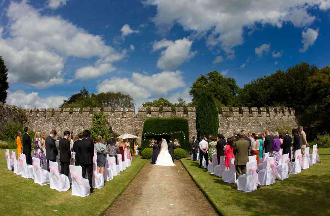 The Benefits of a Midweek Wedding