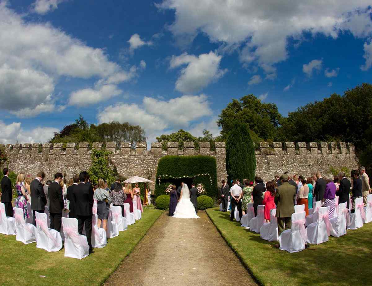 The Benefits of a Midweek Wedding