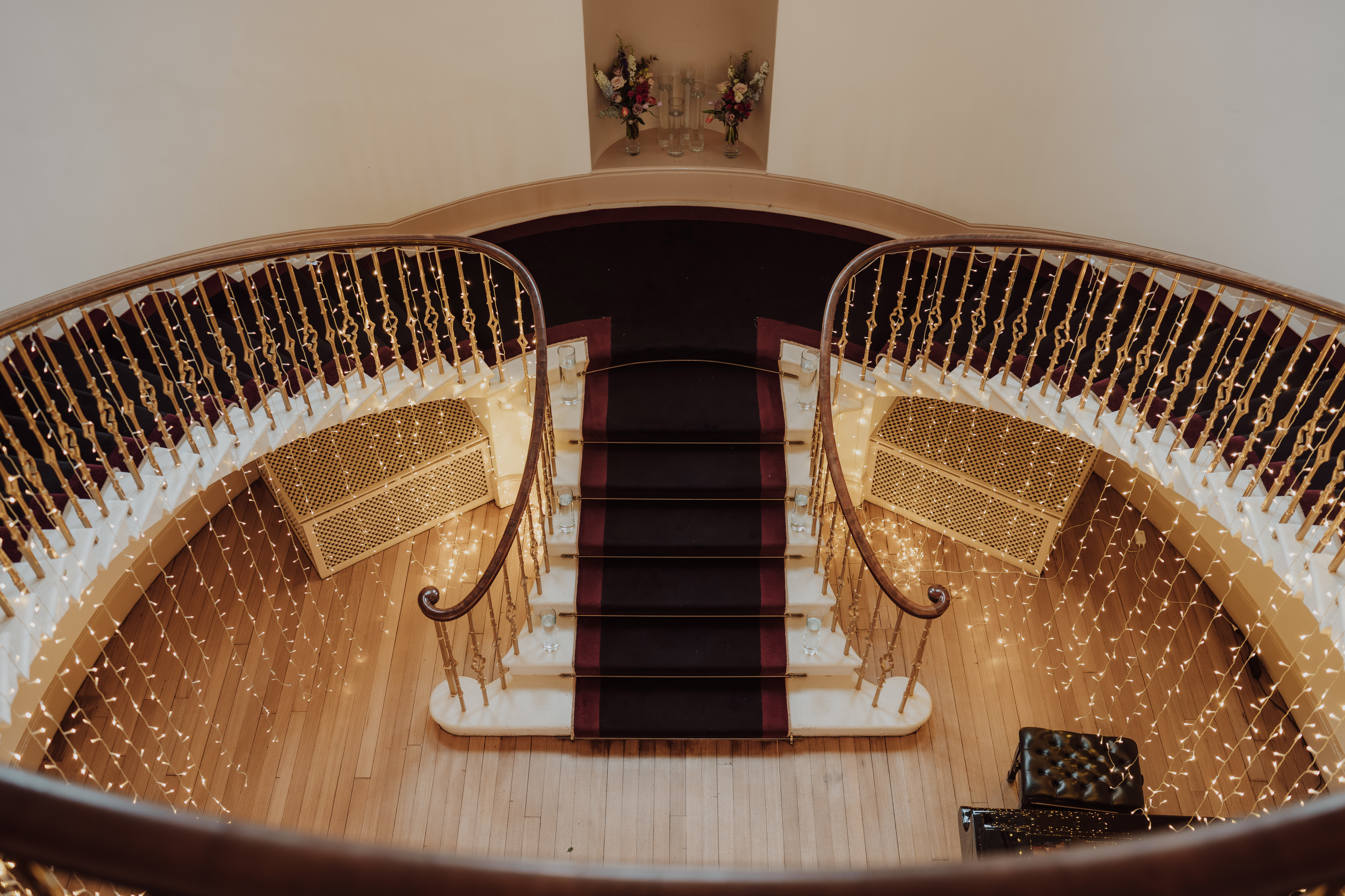 The cantilever staircase